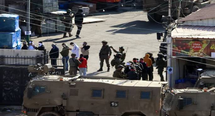 جيش الاحتلال الإسرائيلى يعتقل 60 فلسطينيا من الضفة الغربية