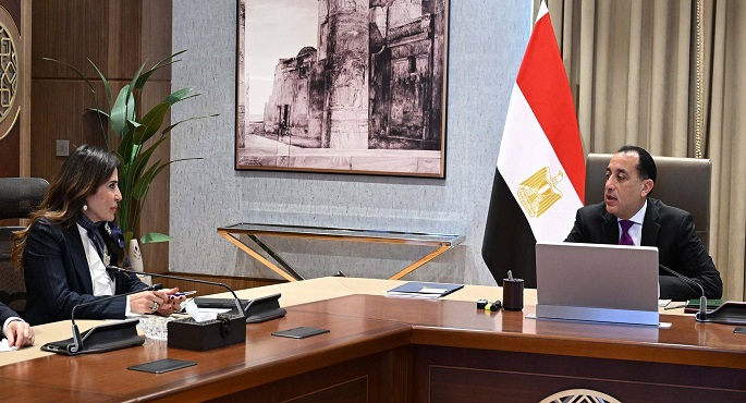 رئيس الوزراء يستعرض مع وزيرة الإسكان الموقف التنفيذى لعددٍ من المشروعات