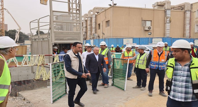 وزير النقل يتفقد موقع هبوط أرضى بمسار الخط الرابع لمترو الأنفاق ويوجه بسرعة التعامل