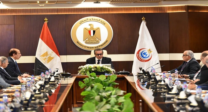وزير الصحة يناقش آليات دعم موازنة الهيئة العامة للتأمين الصحى وتحقيق الاستدامة المالية