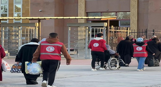 الهلال الأحمر المصرى يواصل خدماته فى استقبال وتوديع الأشقاء الفلسطينيين