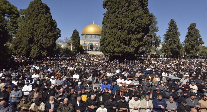 65 ألف فلسطينى يؤدون صلاة الجمعة فى المسجد الأقصى