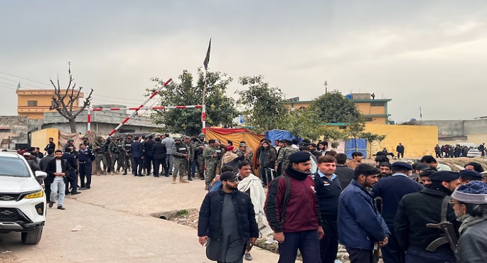 انتحارى يقتل 31 فى مسجد بباكستان