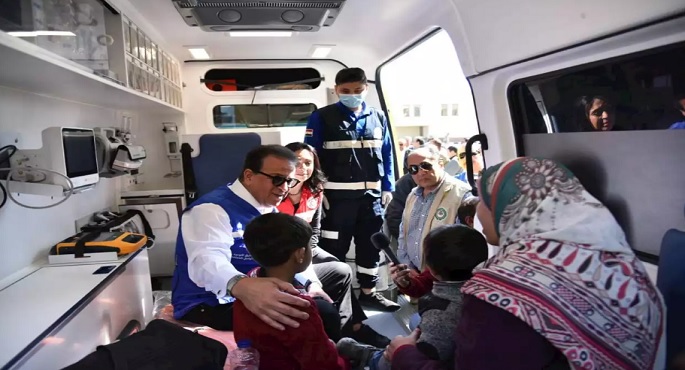وزير الصحة يستقبل الدفعة الجديدة من مصابى غزة لدى وصولهم الجانب المصرى عبر معبر رفح