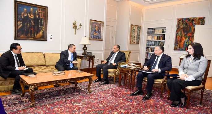 وزير الخارجية يشيد بالعلاقات المتميزة بين مصر وإندونيسيا