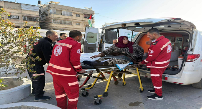 معبر رفح البرى يستقبل الدفعة الرابعة من الجرحى الفلسطينيين