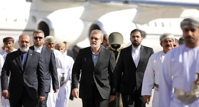 لاريجانى يصل عُمان حاملَا رد طهران على المحادثات الأمريكية