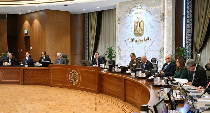رئيس الوزراء فى أول اجتماع للحكومة بتشكيلها الجديد: المواطن فى هذه المرحلة هو الأولوية الأولى لتوجه الحكومة