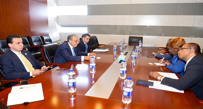 وزير الخارجية يبحث مع نظيرته الإيفوارية سبل تعزيز العلاقات الثنائية والتعاون المشترك
