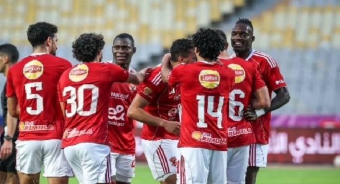 الأهلى يواجه المصرى منتظرًا تعثر الزمالك وبيراميدز للتتويج بالدورى
