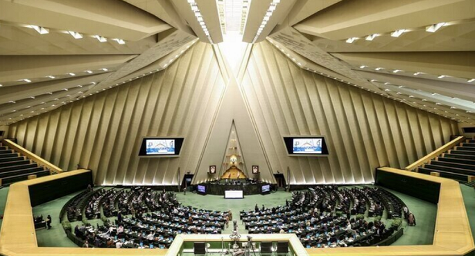 طهران تتمسك بالتخصيب.. والبرلمان يبحث المفاوضات مع أميركا