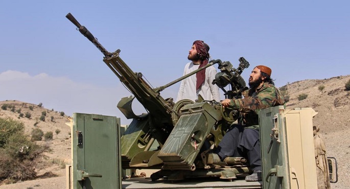 اشتباكات بين باكستان وأفغانستان.. والأمم المتحدة تقول إن 100 ألف شخص نزحوا