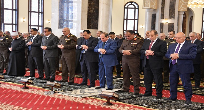 الرئيس السيسى يؤدى صلاة الجمعة بمسجد المشير طنطاوى فى ذكرى العاشر من رمضان