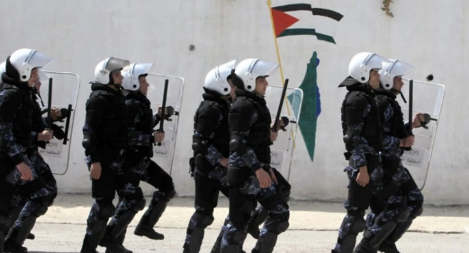 الشرطة الفلسطينية تحذر المواطنين من شظايا الصواريخ وتدعو للبقاء فى الطوابق السفلية
