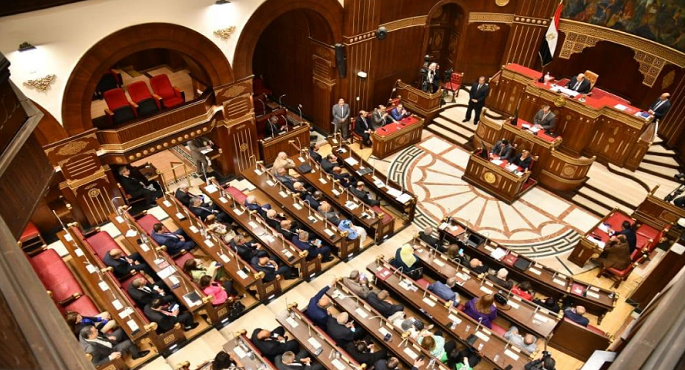 الشيوخ يستأنف جلساته بمناقشة تنظيم استخدام الأطفال للمحمول ومخاطر الإنترنت