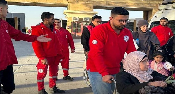 الهلال الأحمر المصرى يستعد لاستقبال وتوديع الأشقاء الفلسطينيين لليوم الثالث ويدفع بقافلة «زاد العزة» 131