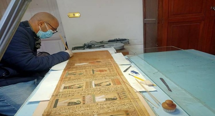 المتحف المصرى بالتحرير ينتهى من أعمال ترميم بردية الكاتب أوسر-حات-مس