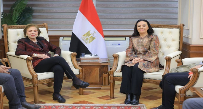 وزيرة التضامن الاجتماعى تلتقى وفد مهرجان أسوان الدولى لأفلام المرأة لبحث استعدادات الدورة العاشرة للمهرجان