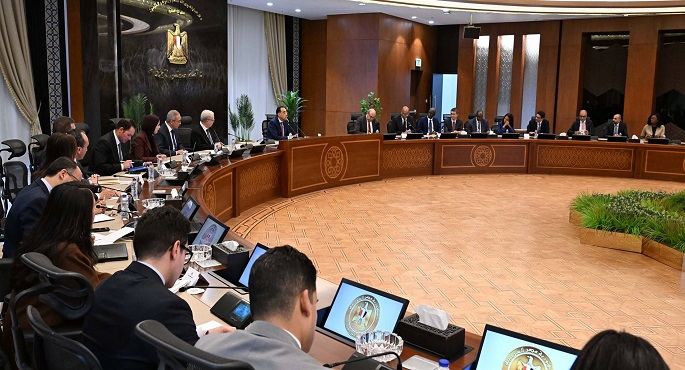 رئيس الوزراء يتابع مع مؤسسة التمويل الدولية مستجدات ملف إدارة وتشغيل المطارات