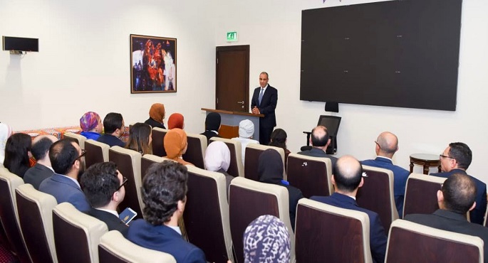 عقب اليمين.. وزير الخارجية يتفقد سير العمل بقطاع التعاون الدولى ويؤكد على التكامل بين الملفات السياسية والاقتصادية