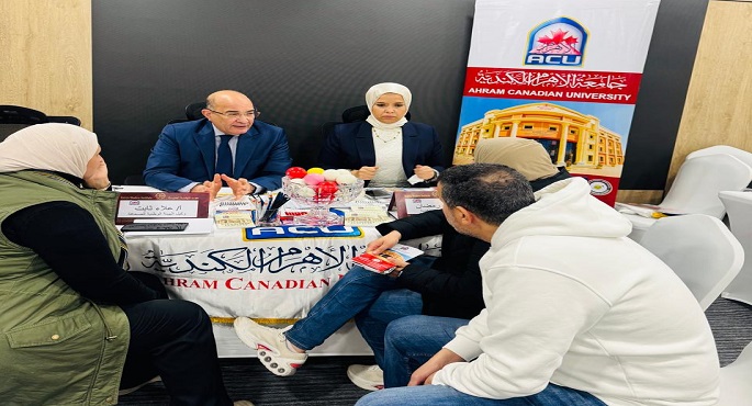 مشاركة كبيرة للجالية المصرية فى معرض الجامعات بالكويت