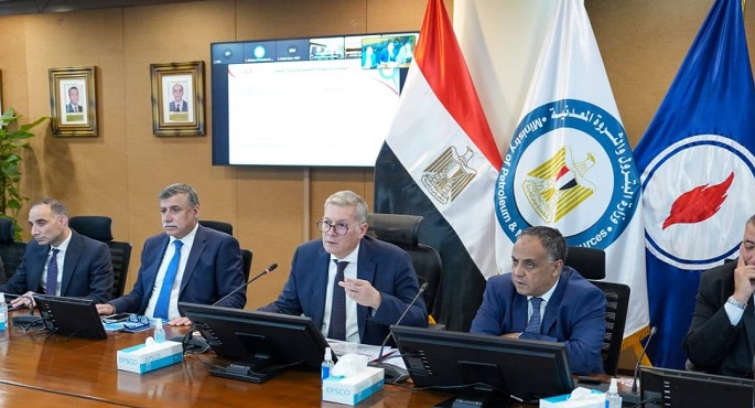 وزير البترول يعتمد الموازنات الاستثمارية لشركتى التعاون للبترول وأسيوط لتكرير البترول