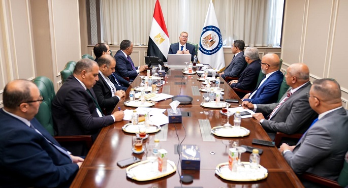 وزير البترول يبحث وضع آلية لتطوير تكنولوجيا الحفر لمضاعفة الانتاج