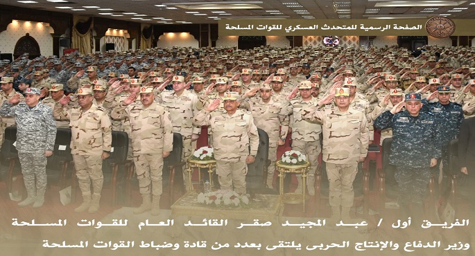 بالصور.. وزير الدفاع والإنتاج الحربى يلتقى بعدد من قادة وضباط القوات المسلحة