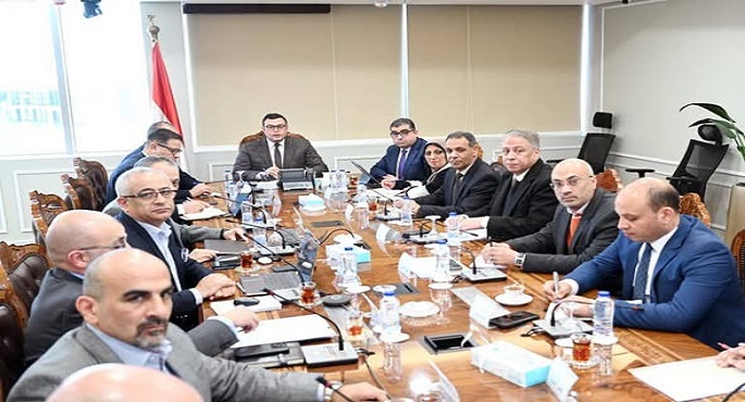 وزير الإسكان يعقد اجتماعاً مع مسؤولى “سيتي إيدج” لبحث موقف تطوير وتشغيل الشواطئ بالعلمين الجديدة