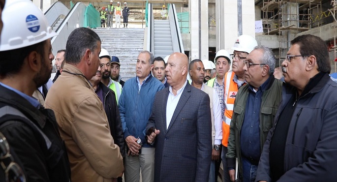 وزير الصناعة والنقل يتفقد مواقع العمل بالخط الأول من شبكة القطار الكهربائى فى المسافة من العلمين حتى الإسكندرية
