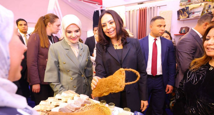 وزيرة التضامن ووزيرة الأسرة التركية تتفقدان معرض “ديارنا للحرف اليدوية والتراثية” بالقاهرة