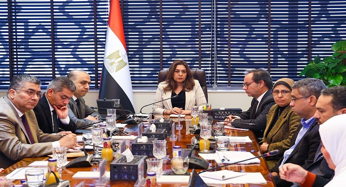 وزيرة التنمية المحلية والبيئة تناقش الخطة الاستثمارية لجهازى شئون البيئة وتنظيم إدارة المخلفات للعام 2026/2027