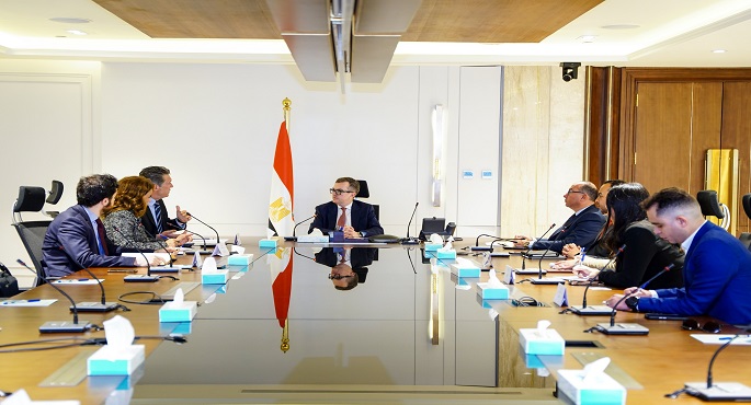 وزير التخطيط يبحث مع البنك الأوروبى لإعادة الإعمار والتنمية دعم استقرار الاقتصاد المصرى فى ظل التحديات العالمية