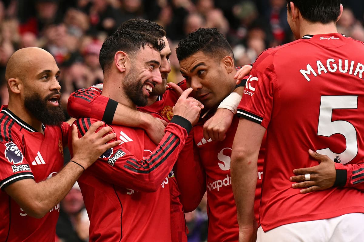 مانشستر يونايتد يفوز على أستون فيلا 3-1 ويحافظ على المركز الثالث بالدورى الإنجليزى
