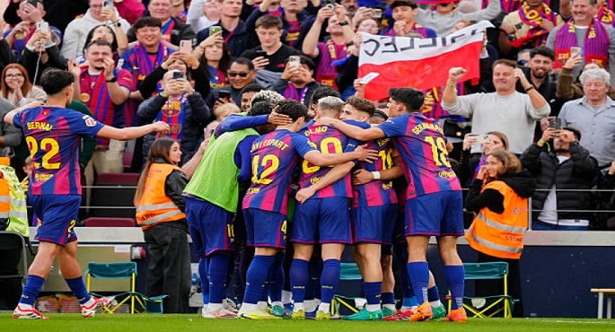 “بهاتريك رافينيا”.. برشلونة يكتسح إشبيلية 5-2 ويعزز موقعه فى صدارة الليجا