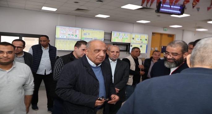 وزير الكهرباء يتفقد محطة كهرباء بنى سويف المركبة
