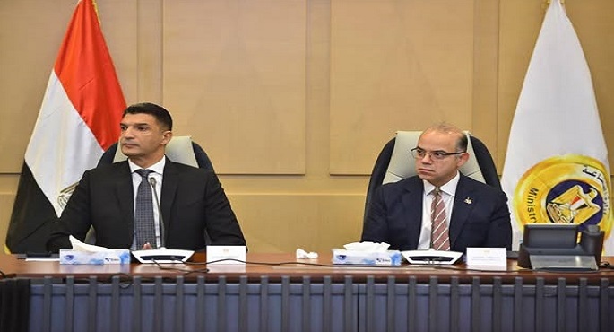 وزيرا الصناعة والاستثمار يبحثان مع شركات الأدوية استراتيجية تنمية الصناعات الطبية وزيادة الصادرات