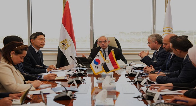 وزير الاستثمار يلتقى القائم بأعمال سفارة كوريا الجنوبية لتعزيز التعاون الاقتصادى والاستثمارى بين البلدين