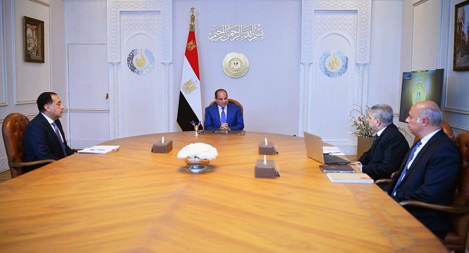الرئيس السيسى يوجه بضرورة الانتهاء من تنفيذ كل المشروعات ذات الصلة بتطوير قناة السويس