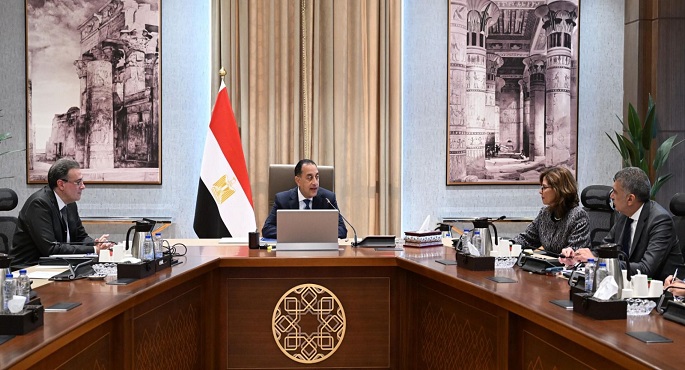 رئيس الوزراء يستعرض المنظومة المقترحة لتطوير وتأهيل الكوادر البشرية بالجهاز الإدارى للدولة