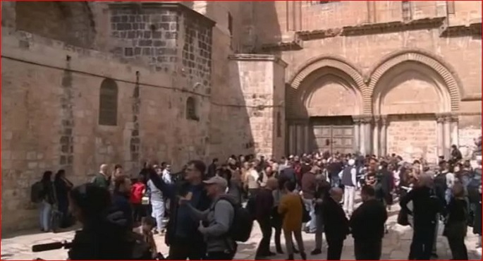 إسرائيل تمنع إقامة قداس أحد الشعانين بكنيسة القيامة للمرة الأولى منذ قرون