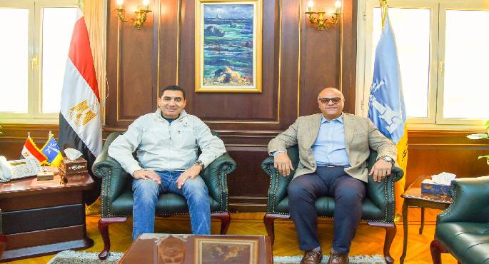 فى أولى جولاته التفقدية.. وزير الرياضة يلتقى محافظ الإسكندرية بالديوان العام