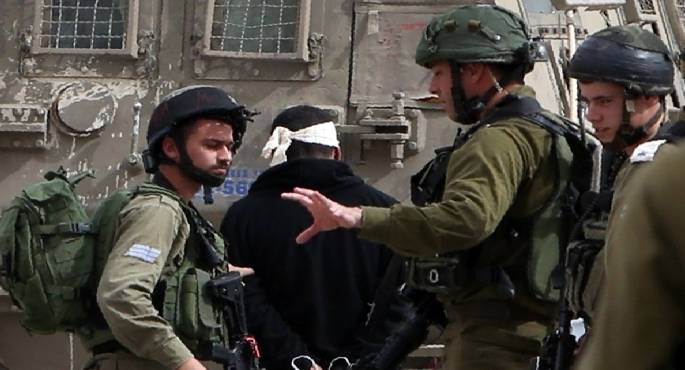 الاحتلال الاسرائيلى يعتقل ما لا يقل عن 28 فلسطينيا من مدن الضفة الغربية