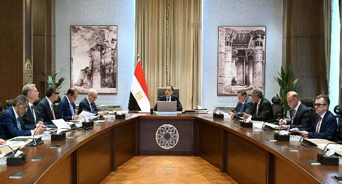 رئيس الوزراء يترأس اجتماع لجنة إدارة الأزمات المركزية لمتابعة تداعيات التصعيد العسكرى بالمنطقة