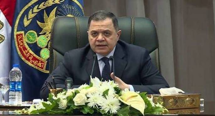 وزير الداخلية يهنئ وزير الدفاع ورئيس الأركان بيوم الشهيد