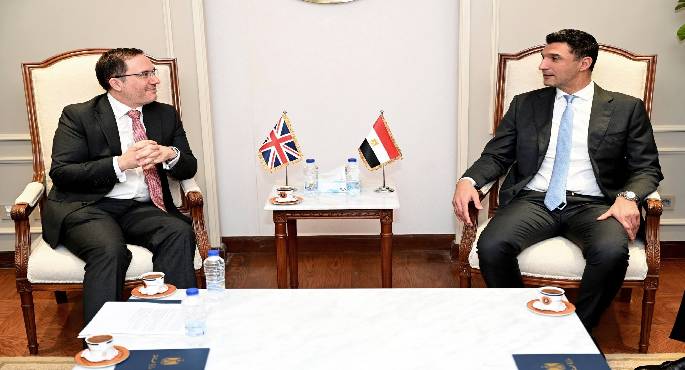 وزير الصناعة يبحث مع سفير المملكة المتحدة بالقاهرة سبل تعزيز التعاون الصناعى وزيادة الاستثمارات
