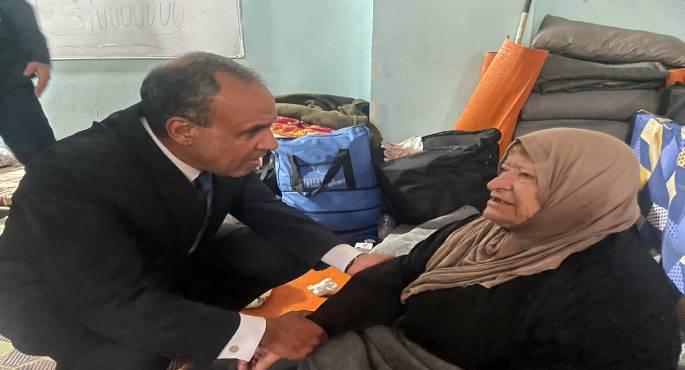 وزير الخارجية يزور أحد مراكز إيواء النازحين فى بيروت