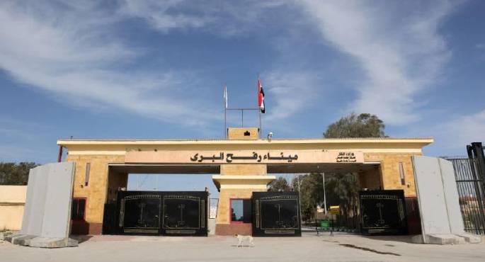 ميناء رفح البرى يستقبل دفعة من العائدين الفلسطينيين إلى قطاع غزة