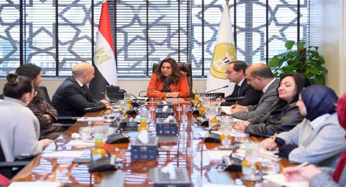 وزيرة التنمية المحلية والبيئة تبحث مع إحدى شركات القطاع الخاص فرص الشراكة