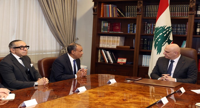 وزير الخارجية يلتقى الرئيس اللبنانى فى بيروت وينقل رسالة دعم من القيادة والشعب المصرى